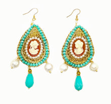 Carica l'immagine nel visualizzatore di Gallery, Orecchini con cammeo