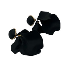 Load image into Gallery viewer, Black Petals Earrings