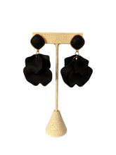 Load image into Gallery viewer, Black Petals Earrings